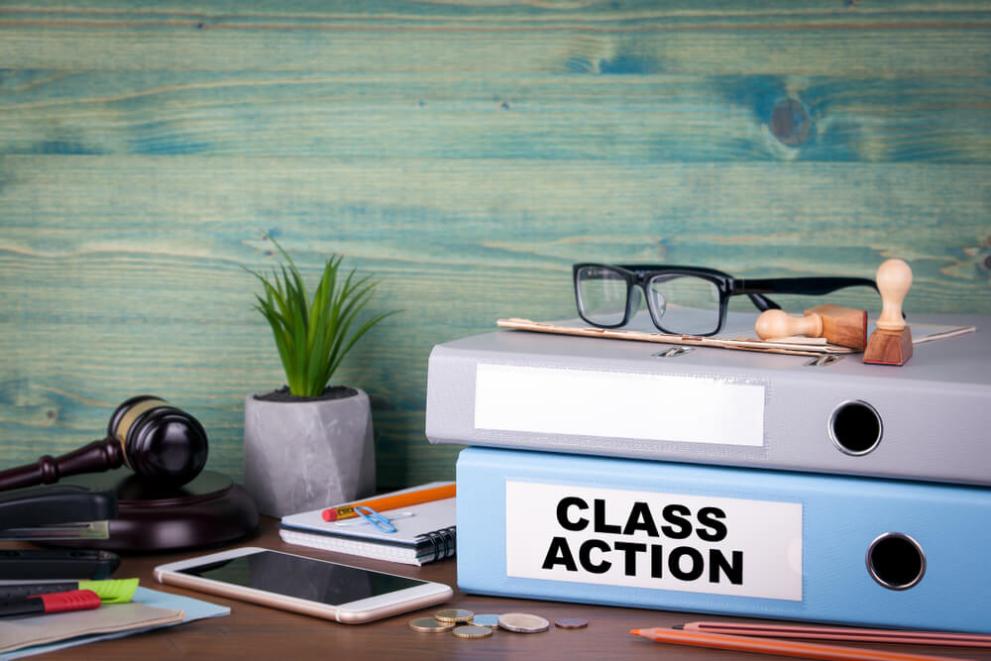 What Are the Pros and Cons of Accepting a Class Action Settlement?